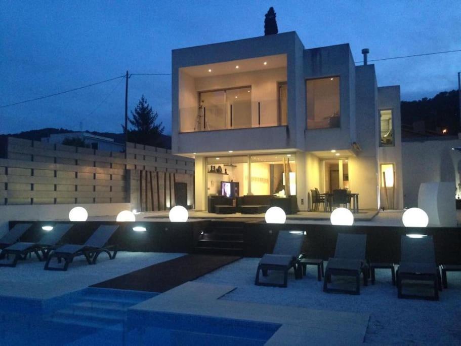Villa Exclusiva De Lujo Con Piscina Canyelles (Catalonia)