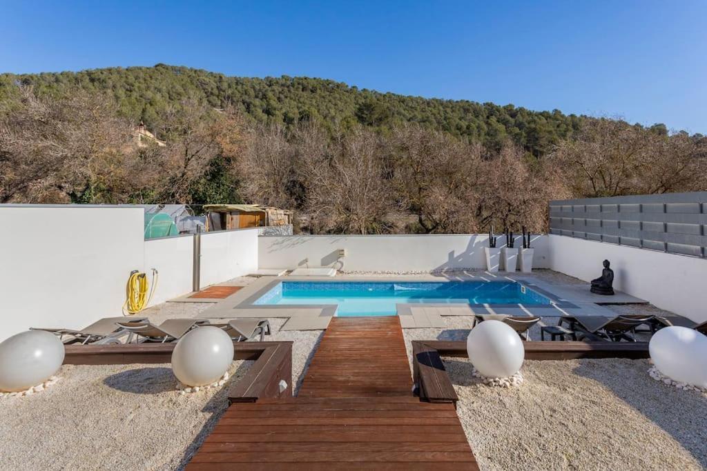 Exclusiva De Lujo Con Piscina * Canyelles (Catalonia)