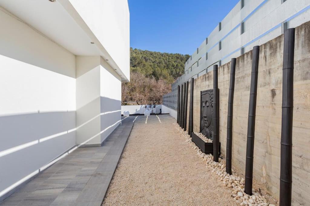 Exclusiva De Lujo Con Piscina Canyelles (Catalonia)