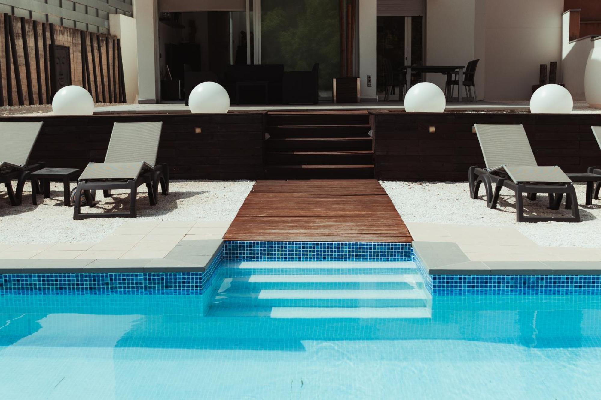 Exclusiva De Lujo Con Piscina Canyelles (Catalonia)